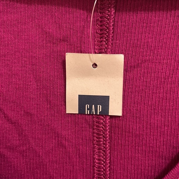 Gap dark pink v neck top (sz l) - Picture 4 of 9